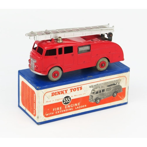 2239 - A Dinky Toys 555 (Commer) Fire Engine with Extending Ladder in red with silver ladder, no windows, r... 