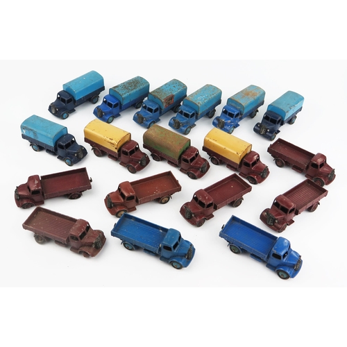 2320 - Eighteen Dinky Toys 30s Austin Covered (some not covered) Wagons - six in dark blue with blue hubs, ... 