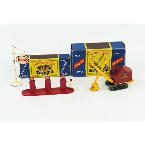 2361 - A Matchbox Major Pack M-4 Ruston Bucyrus (perished tracks) and Accessory Pack A-1 Esso Pumps - good ... 