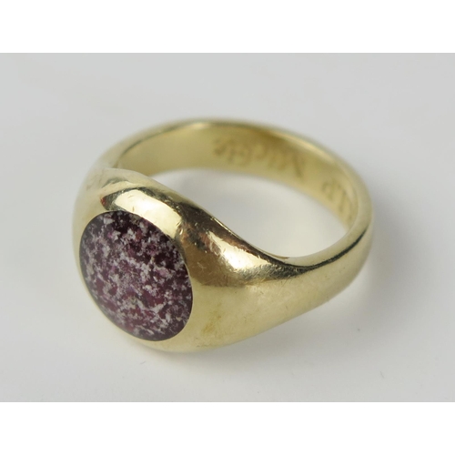 249c - 9ct Gold Memorial Ring with inscription, 6.6g