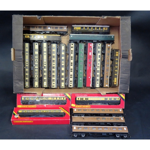 2575 - A Collection OO Gauge Railway Passenger Coaches etc. including Hornby and Tri-ang