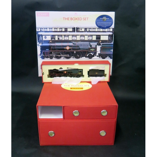 2588 - Hornby 'Orient Express' The Boxed Set - BR 4-6-2 'United States Lines' Merchant Navy Class Loco, Thr... 