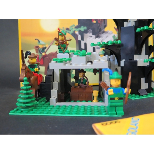 2608 - LEGO 6066 Camouflaged Outpost - Castle, Forestmen - complete with manual in good box