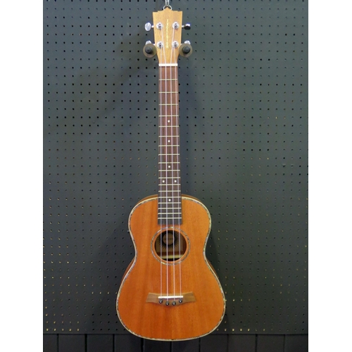 2687 - Excelsior GB-90 Electro-Acoustic Ukulele Baritenor 28