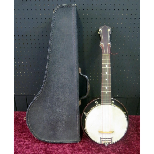 2709 - A Vintage Soprano Banjolele in case