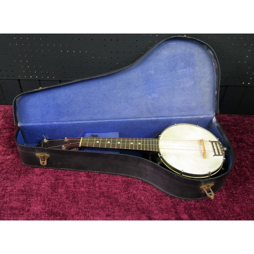 2709 - A Vintage Soprano Banjolele in case