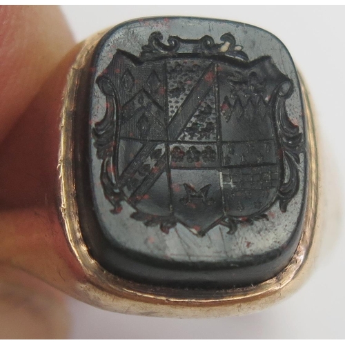 30 - 9ct Gold and Bloodstone Double Sided Signet Ring decorated with a coat of arms obverse and lion abov... 