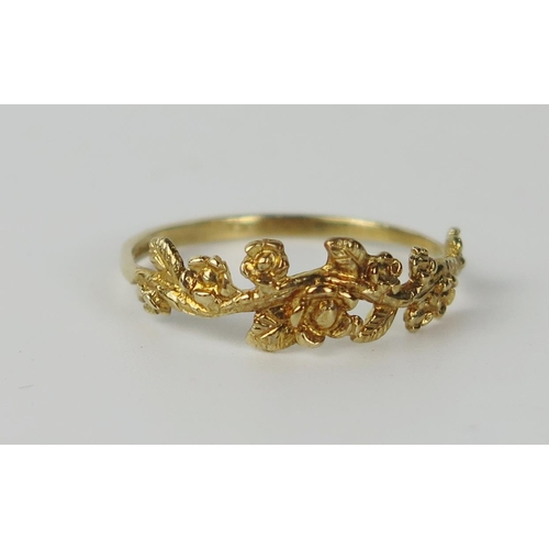 50D - 9ct Gold Foliate Decorated Ring, 1.3g