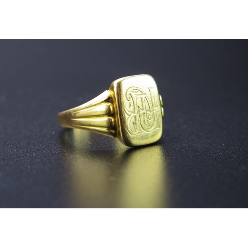 154 - 18ct Gold Signet Ring engraved with REB monogram, size W.75, 13.3g