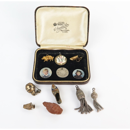 210 - Selection of Jewellery and other oddments including a pair of miniatures