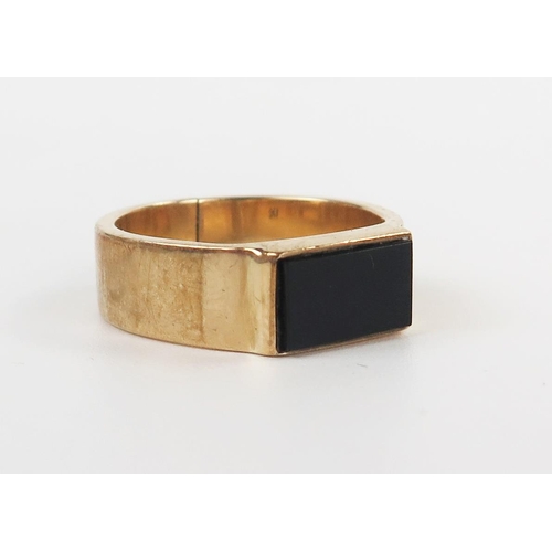 240 - 9ct Gold and Onyx Ring, size N, 5.9g