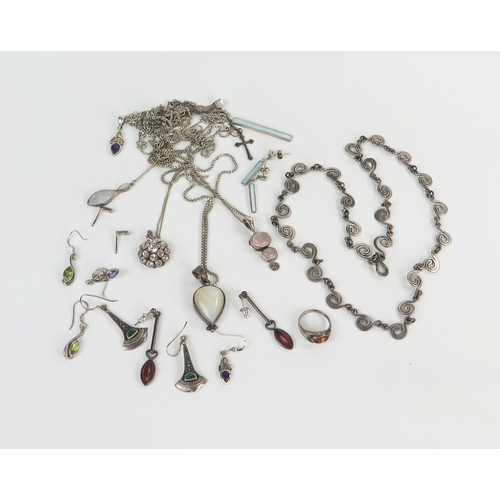 265 - Selection of Silver Jewellery