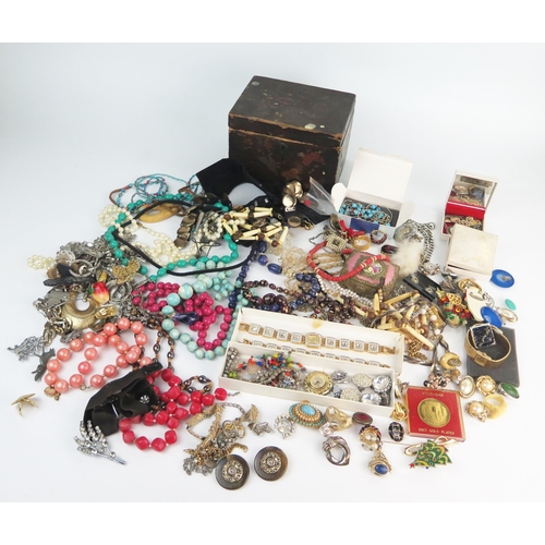 280 - Selection of Costume Jewellery