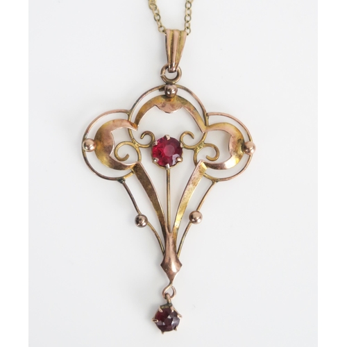 321 - 9ct Gold and Garnet Pendant on chain, 2.7g