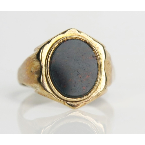 357 - 9ct Gold and Bloodstone Signet Ring, size O.25, 4.2g