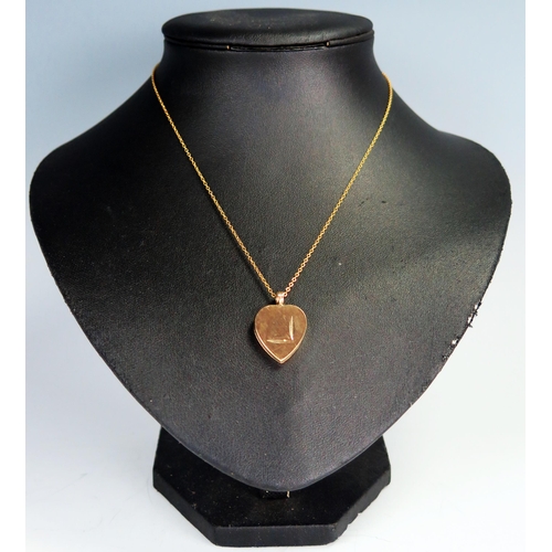 369 - 9ct Gold Heart Shaped Locket on chain, 5.1g