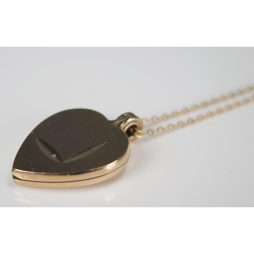 369 - 9ct Gold Heart Shaped Locket on chain, 5.1g