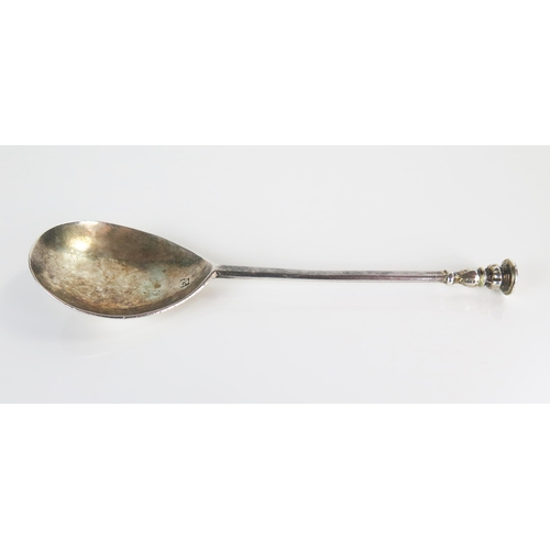 500 - Elizabeth I Silver Seal Top Spoon, maker mark only SK to top of bowl, pricked initial 