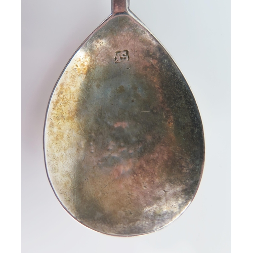 500 - Elizabeth I Silver Seal Top Spoon, maker mark only SK to top of bowl, pricked initial 