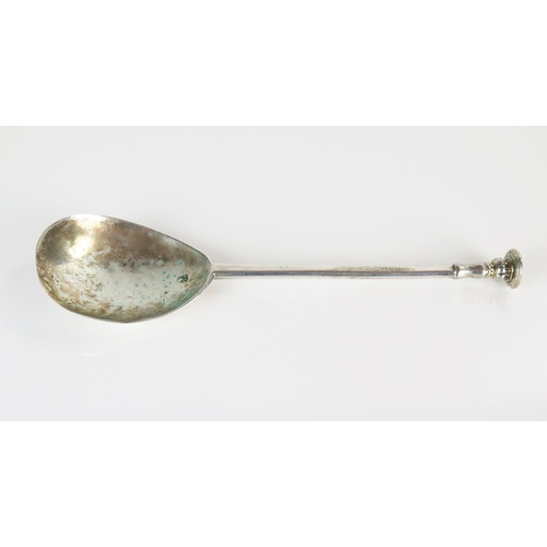 502 - Elizabeth I Silver Seal Top Spoon, I.G maker's mark to top of bowl (see Jackson p. 481 1650), no mar... 