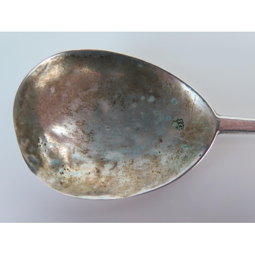 502 - Elizabeth I Silver Seal Top Spoon, I.G maker's mark to top of bowl (see Jackson p. 481 1650), no mar... 