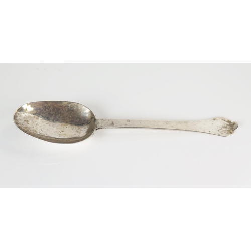 505 - 17th Century Silver Rat Tail Trifid Spoon, no hallmarks to flat stem, initials RF to back, 7.7cm, 47... 