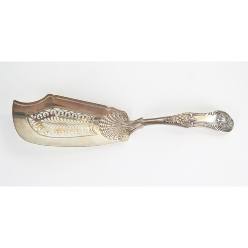 544 - A George IV silver fish server, Queens pattern with shell, London 1828, 29.5cm, 120grams approximate... 