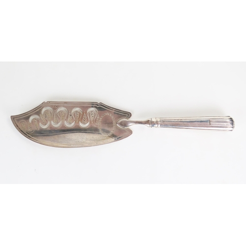 550 - A George III silver fish server, reeded knife handle, fully marked, pierced 1802, 30.5cm long, 137gr... 