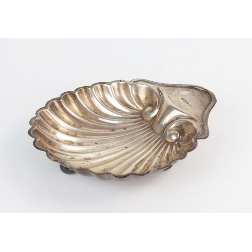 578 - A silver shell butter dish, in the form of a scallop shell, Sheffield 1934, John Rounds, 65grams.