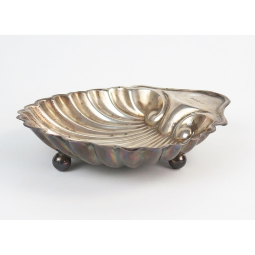 578 - A silver shell butter dish, in the form of a scallop shell, Sheffield 1934, John Rounds, 65grams.