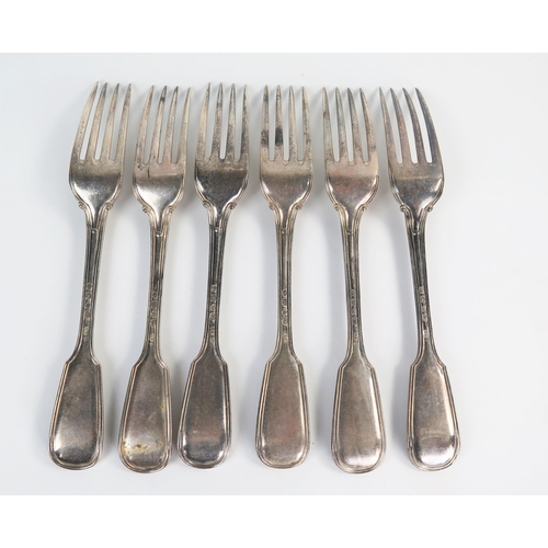 600 - A set of six Victorian table forks, Fiddle and Thread, engraved crest of Pegues holding a sprig, Lon... 