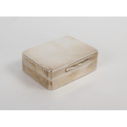 620 - A George V silver pill box, of plain rectangular form, London 1913, Asprey and Co, 4.4cm, 20grams.