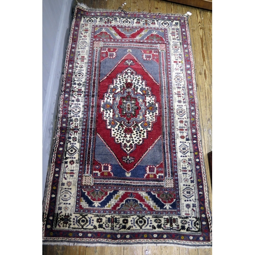 409 - A late 20th Century Persian style wool rug, red and dark blue, 188x109cm.