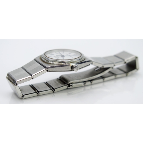 56 - Girard Perregaux Laureato Quartz 26mm Steel Cased Wristwatch, back no. 25418, 4460 2 AC. Not running