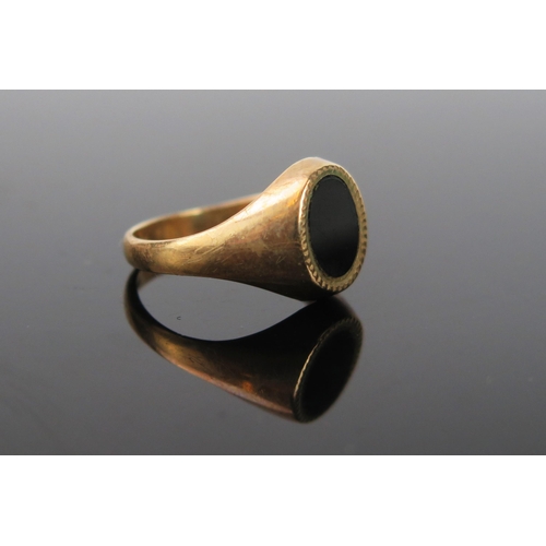 1014 - A 9ct Gold and onyx signet ring, 3.1g total, ring size approximately O.