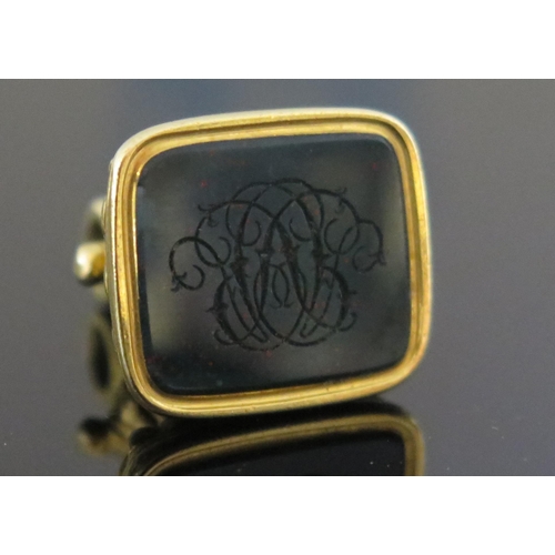 1072 - An early 19th Century Yellow Gold and Bloodstone Seal, the heavy cast mount unmarked, the rectangula... 