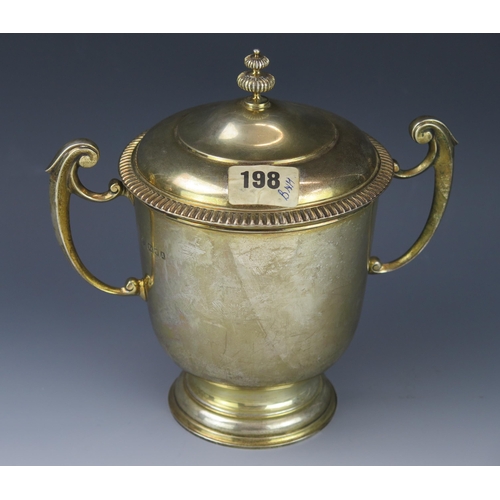 1117 - An Edward VIII silver gilt loving cup and cover, maker Goldsmiths & Silversmiths Co Ltd, London, 193... 