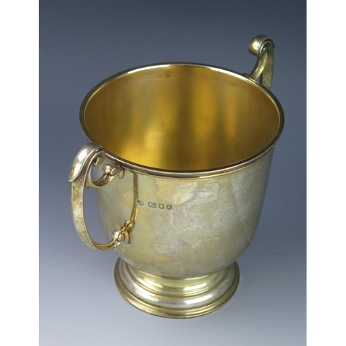 1117 - An Edward VIII silver gilt loving cup and cover, maker Goldsmiths & Silversmiths Co Ltd, London, 193... 