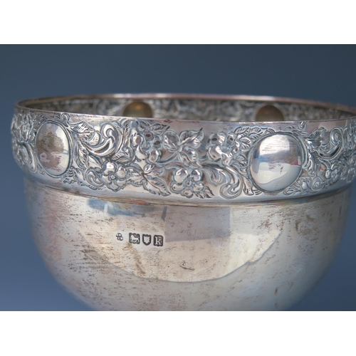 1132 - An Edward VII silver rose bowl, maker Wakely & Wheeler, London, 1905, of circular form, with embosse... 