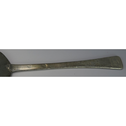 1171 - A 17th century puritan style silver spoon, indistinctly struck three times to the stem and once to t... 