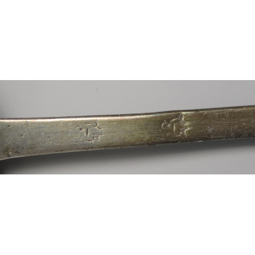 1171 - A 17th century puritan style silver spoon, indistinctly struck three times to the stem and once to t... 