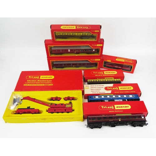 2066 - Triang Hornby OO Gauge Passenger Coaches and Rolling Stock Collection - R423, R424 and R425 Buffet M... 