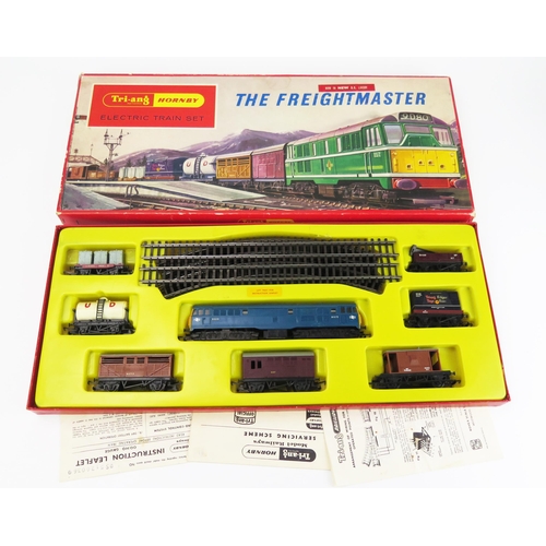 2070 - Triang Hornby OO Gauge RS51 The Freightmaster Train Set with plastic tray, R357 Class 31 Diesel loco... 