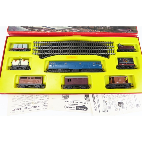 2070 - Triang Hornby OO Gauge RS51 The Freightmaster Train Set with plastic tray, R357 Class 31 Diesel loco... 