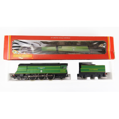 2084 - Hornby Railways OO Gauge R374 SR Battle of Britain Loco 