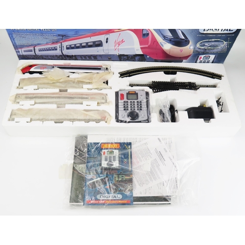 2123 - Hornby OO Gauge 1076 Virgin Trains Pendolino Digital Train Set - excellent in faded box