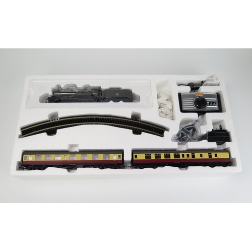 2131 - Hornby OO Gauge R1214 East Coast Express Train Set with B17 4-6-0 Loco - excellent in box (no trakma... 