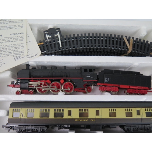 2144 - Lima OO Gauge 105006 Western Express Train Set with 