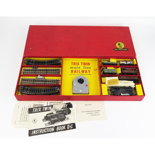 2160 - Twix Twin Railways (3 Rail) OO Gauge Freight Goods Set with 0-4-0 Tank Loco BR Black 30951 - excelle... 