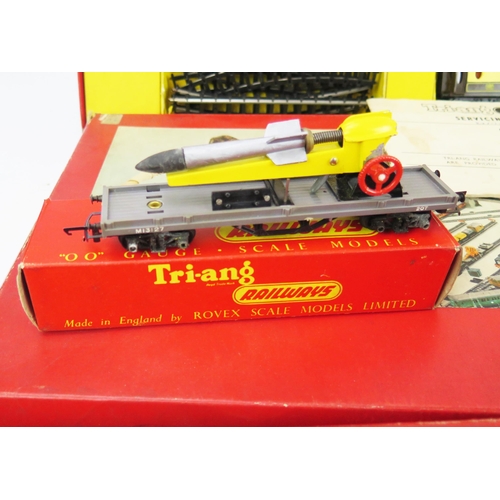 2207 - Triang Railways OO Gauge Group Including RS3 Train Set, R319 Operating TC Mail Coach, R81 Station Se... 